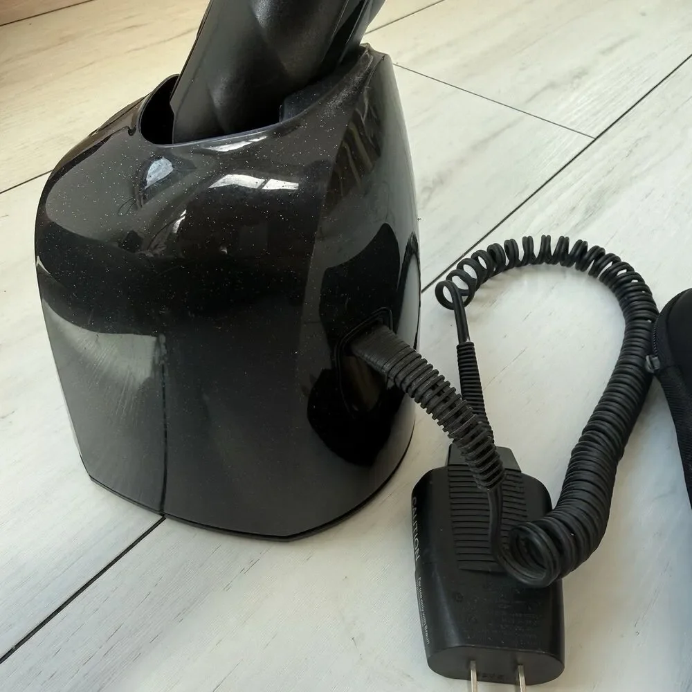 Braun Series 5 550cc-4 Electric Shaver/Charger/Cleaning Dock & Case Needs Blades
